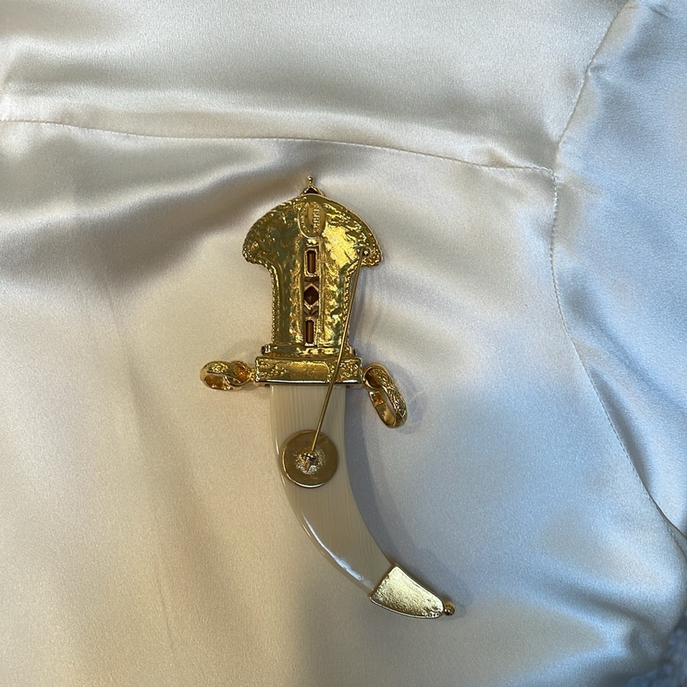 GIANFRANCO FERRE — GOLD AND GEM BROOCH - Picture 15 of 16